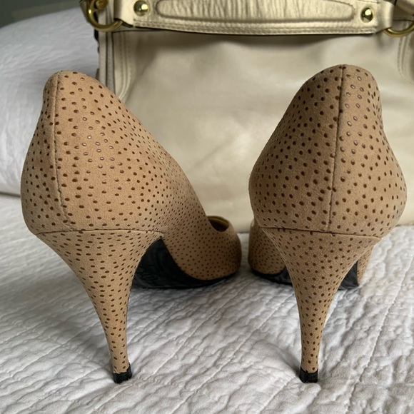 BROWNS  SUEDE PUMPS / CAMEL WITH BROWN DOT DETAIL / GOLD / 3 INCH HIGH HEEL - Picture 2 of 12